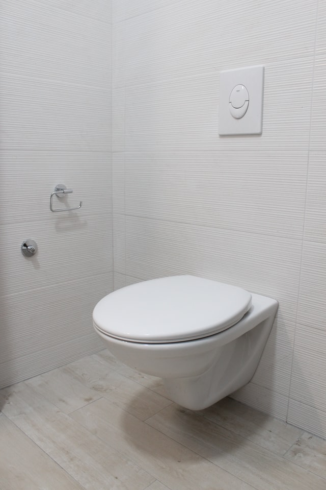 Dealing with plumbing leaks at home
